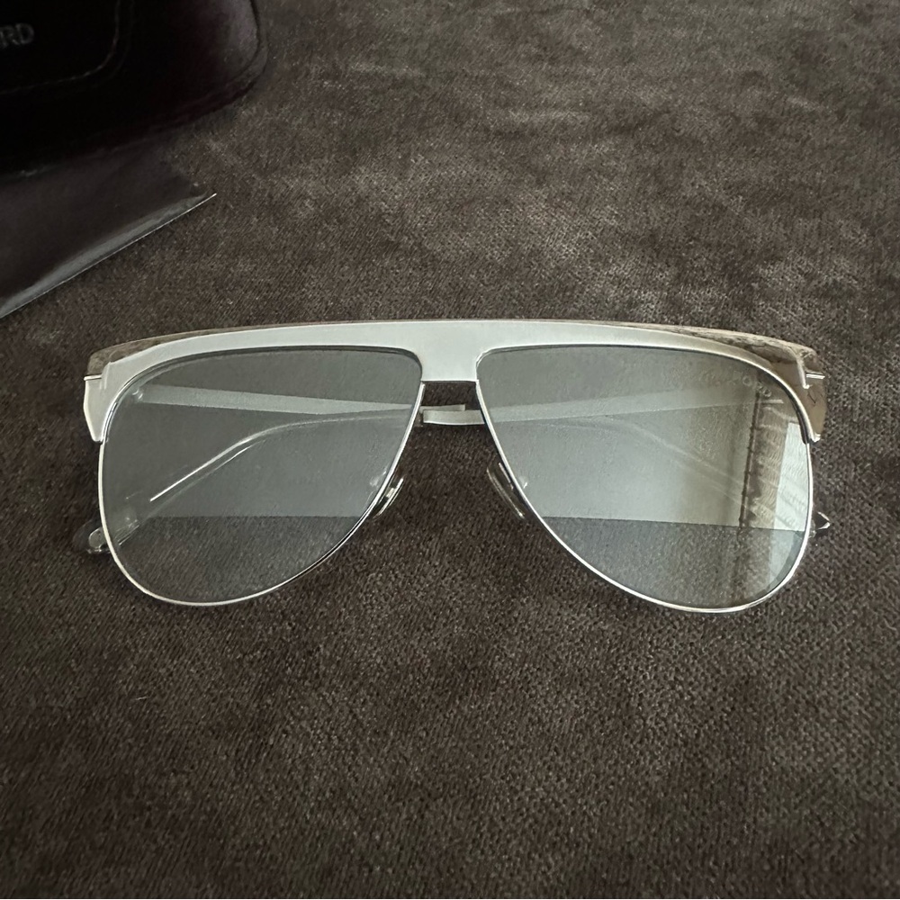 Limited Edition Tom Ford Winter 18k Gold Plated Sunglasses in White Gold - Picture 12 of 13